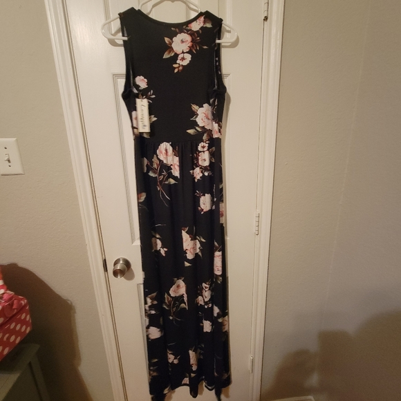 Loveappela black floral maxi dress - Picture 2 of 3